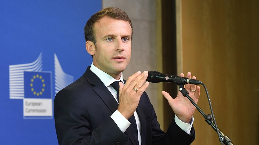 Macron cede, el planeta pierde