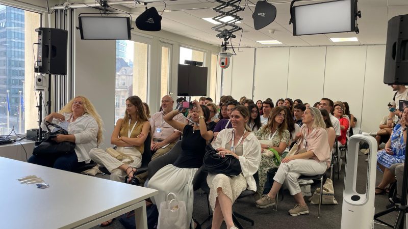 Visita a Euractiv Bruselas: así se informa sobre Europa desde dentro